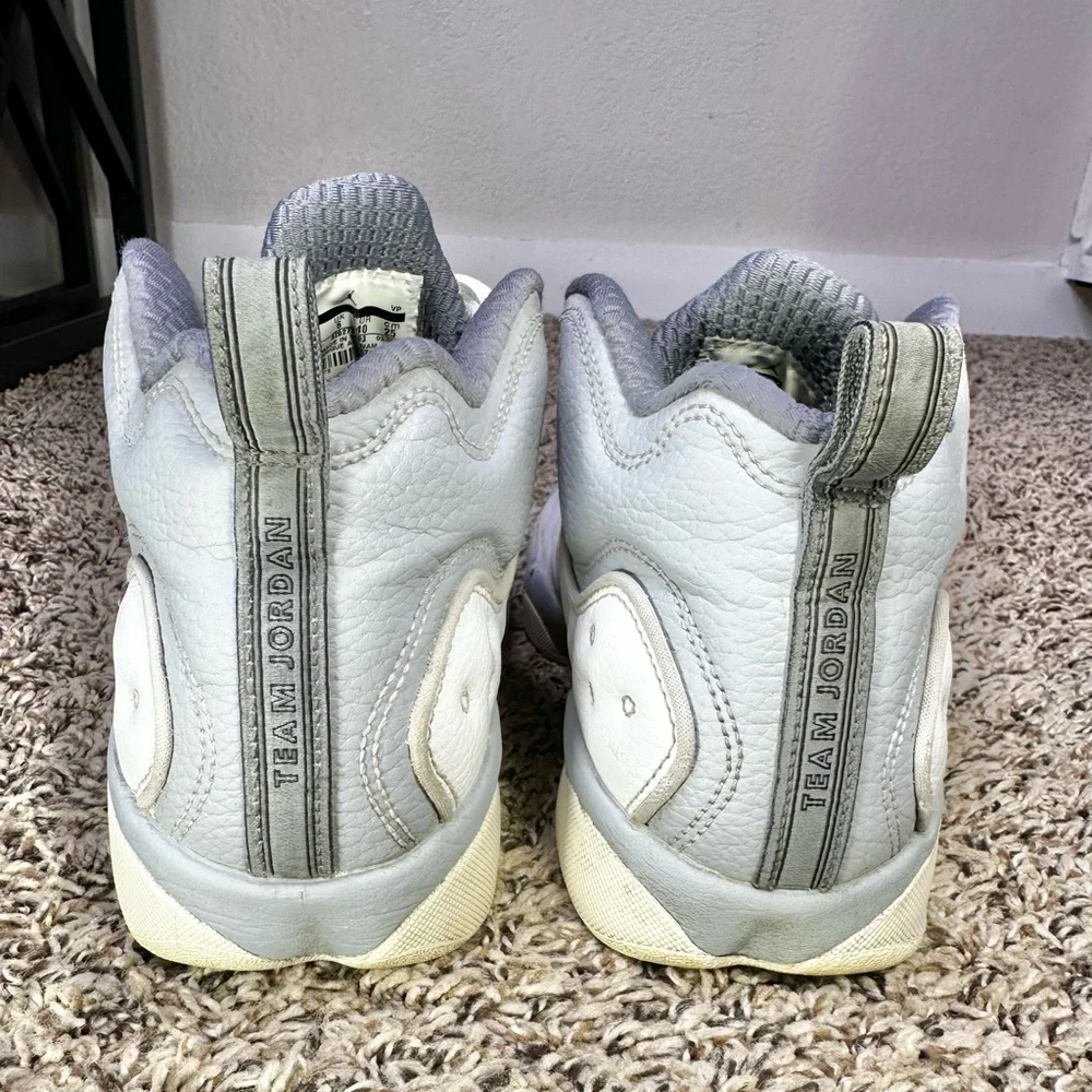 Nike‎ Team Jordan Youth Size 7Y/8.5W White Gray 820273-103 Shoes Sneakers